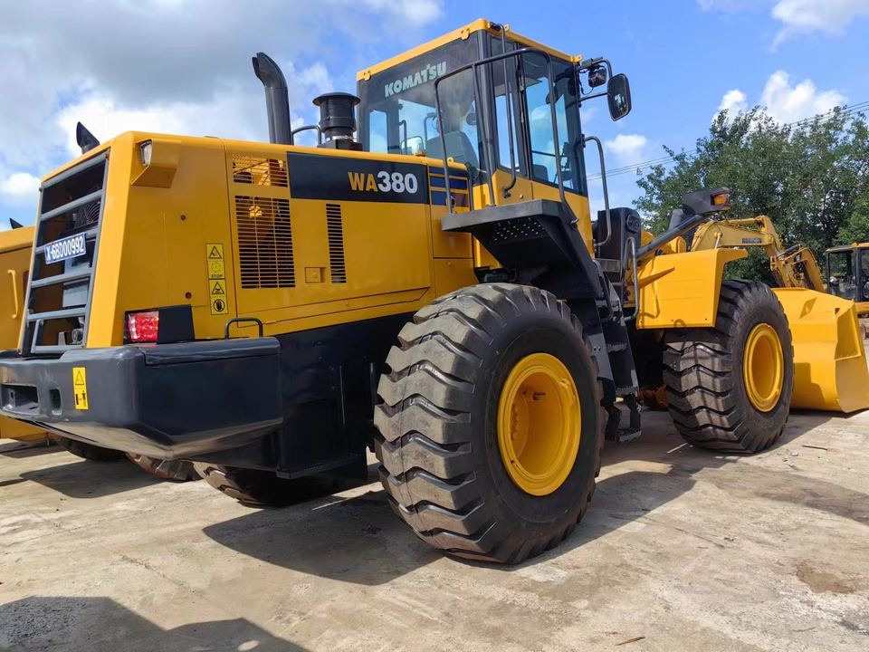 Japan Made Original Komatsu Wa380z-6 Wheel Loader, WA380Z Cheap Used 5ton Payloader Price Low in China - Cargadora de ruedas: foto 2 Japan Made Original Komatsu Wa380z-6 Wheel Loader, WA380Z Cheap Used 5ton Payloader Price Low in China - Cargadora de ruedas: foto 2