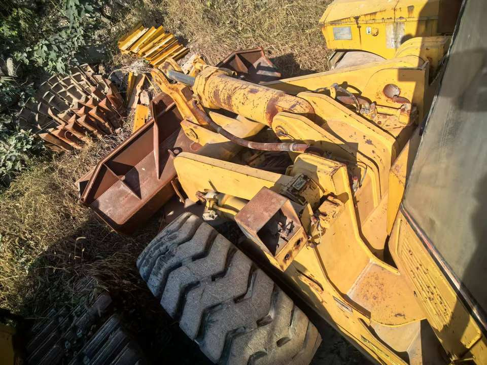 Used Front Wheel Loader CAT 966F With Good Price From Wheel Loaders Caterpillar Machinery Cat 966F Loaders - Cargadora de ruedas: foto 3 Used Front Wheel Loader CAT 966F With Good Price From Wheel Loaders Caterpillar Machinery Cat 966F Loaders - Cargadora de ruedas: foto 3