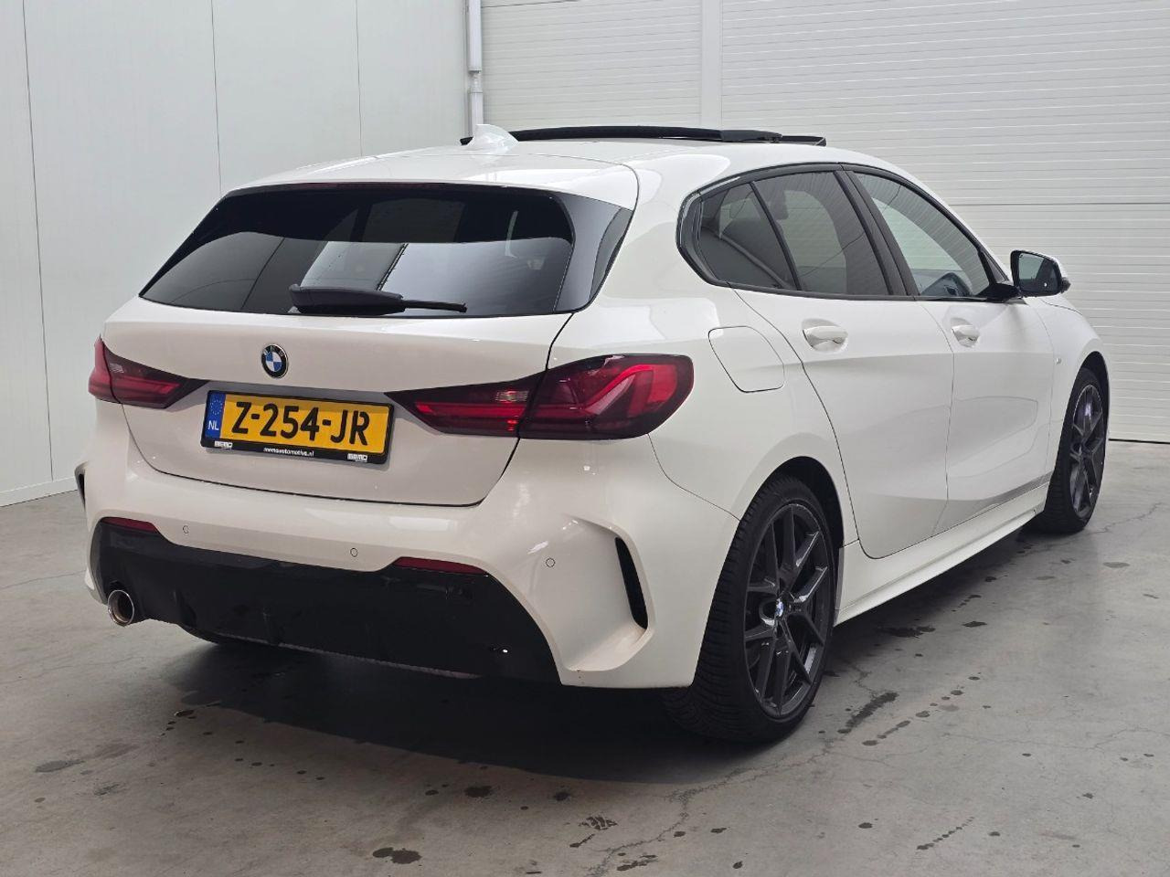BMW 1 - serie 118i High Executive M-Sport | 2020 | 90.496 km | Automaat | Z254JR | NAP: Geen oordeel - Hatchback: foto 4 BMW 1 - serie 118i High Executive M-Sport | 2020 | 90.496 km | Automaat | Z254JR | NAP: Geen oordeel - Hatchback: foto 4
