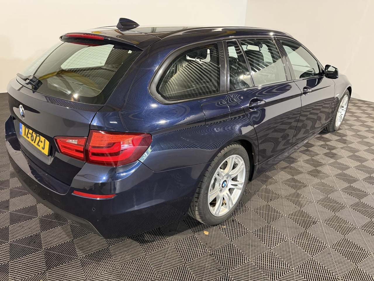 BMW | 5-serie Touring | 520d High Executive | 2011 | 320.778 km | TZ672J | Geen oordeel - Coche: foto 3 BMW | 5-serie Touring | 520d High Executive | 2011 | 320.778 km | TZ672J | Geen oordeel - Coche: foto 3