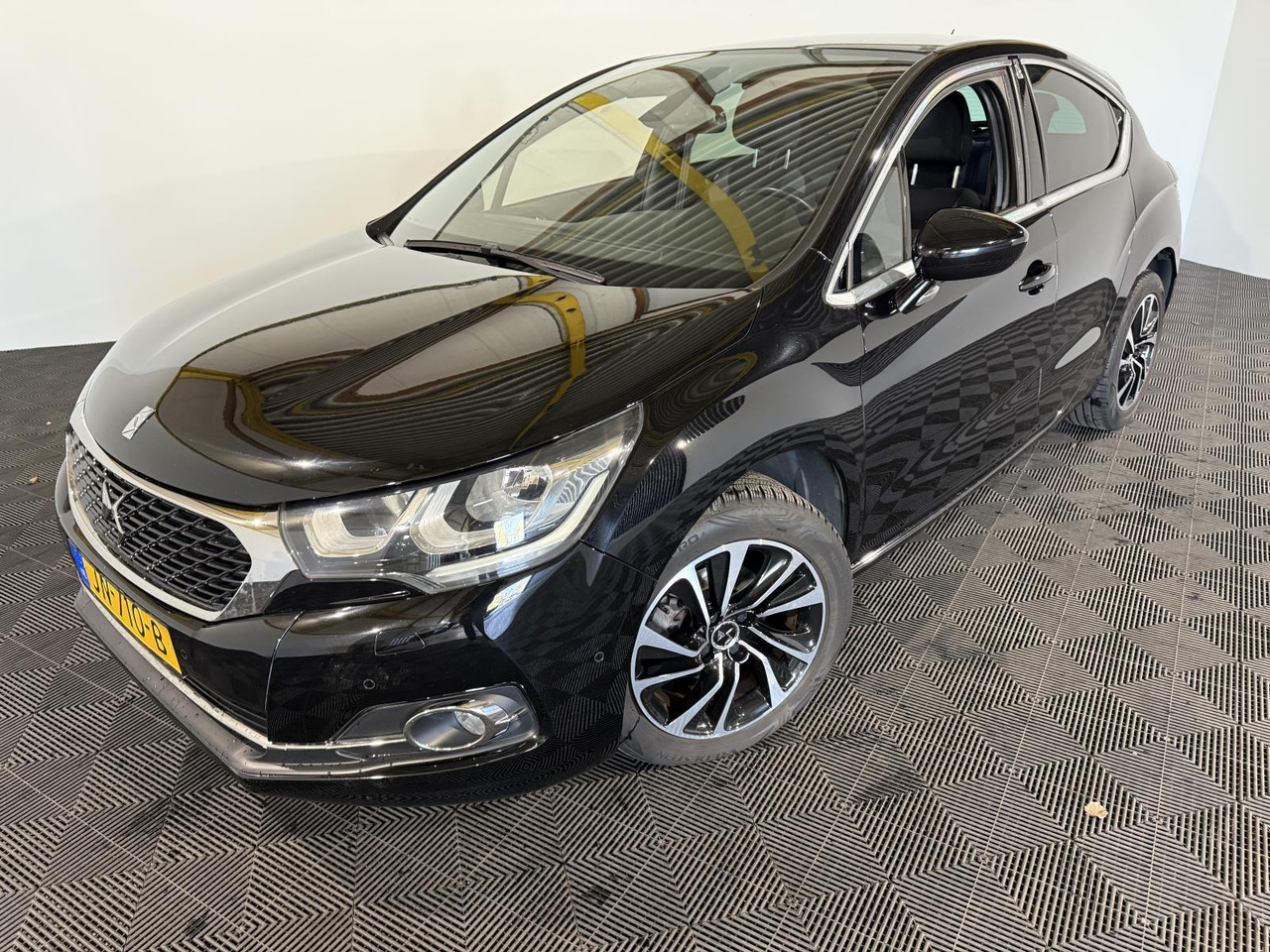 DS 4 1.2 PureTech Business 2016 154.325 km JN-710-B - Hatchback: foto 1 DS 4 1.2 PureTech Business 2016 154.325 km JN-710-B - Hatchback: foto 1