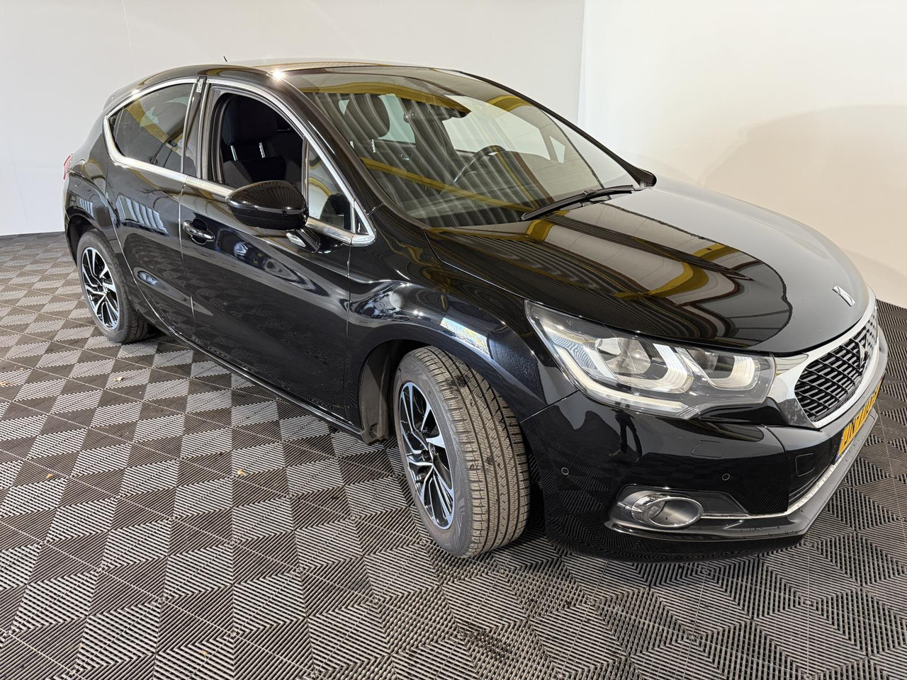 DS 4 1.2 PureTech Business 2016 154.325 km JN-710-B - Hatchback: foto 4 DS 4 1.2 PureTech Business 2016 154.325 km JN-710-B - Hatchback: foto 4