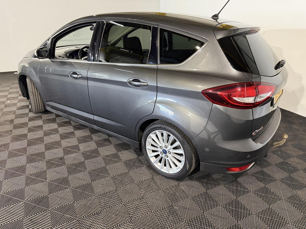 Ford C-Max 1.0 Titanium ZG-548-F 186.382 km - Coche: foto 3 Ford C-Max 1.0 Titanium ZG-548-F 186.382 km - Coche: foto 3