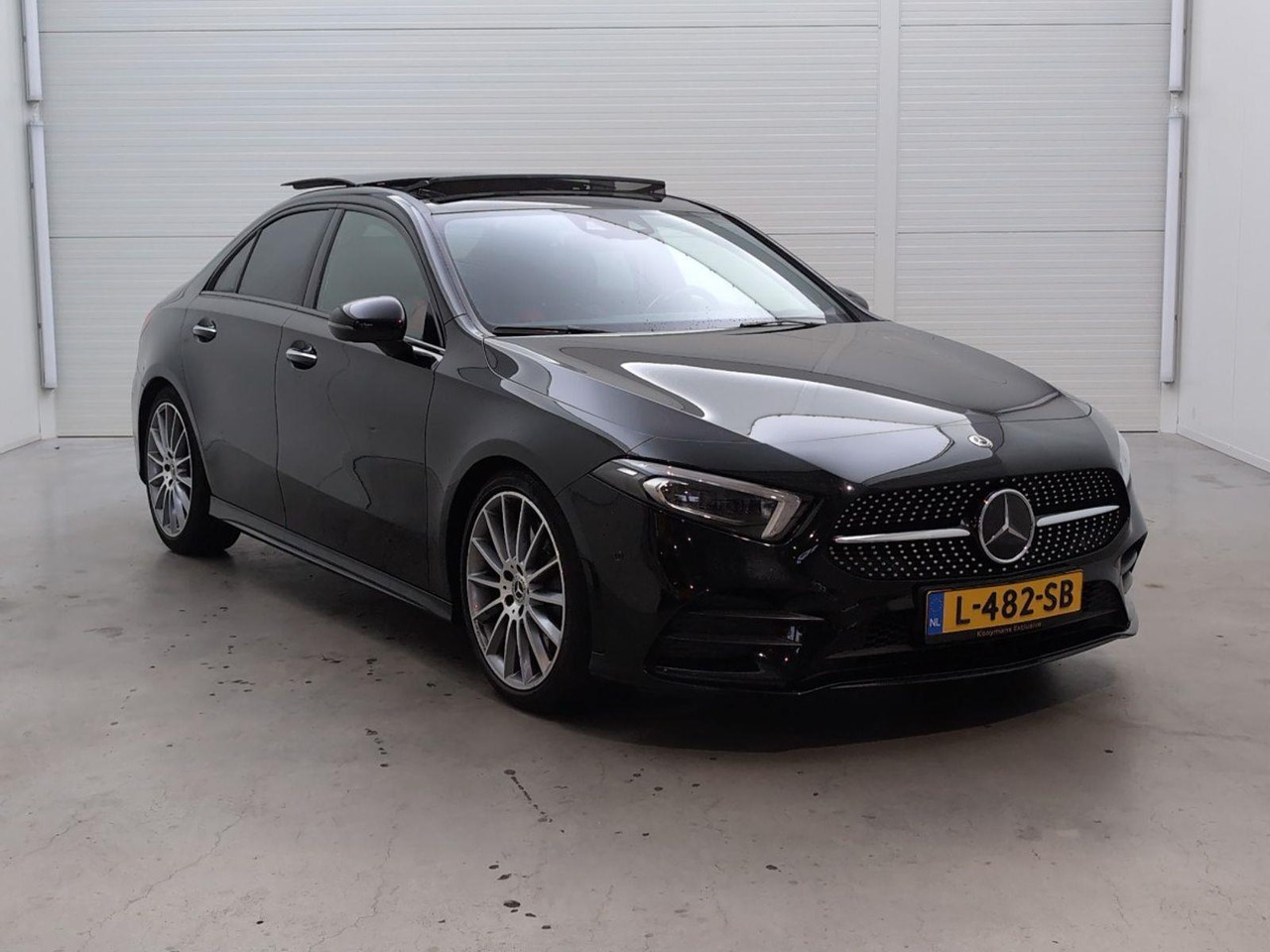 Mercedes-Benz A-klasse 200 Premium Plus | 2019 | 143.125 km | Automaat | L482SB | NAP: Geen oordeel - Sedan: foto 2 Mercedes-Benz A-klasse 200 Premium Plus | 2019 | 143.125 km | Automaat | L482SB | NAP: Geen oordeel - Sedan: foto 2