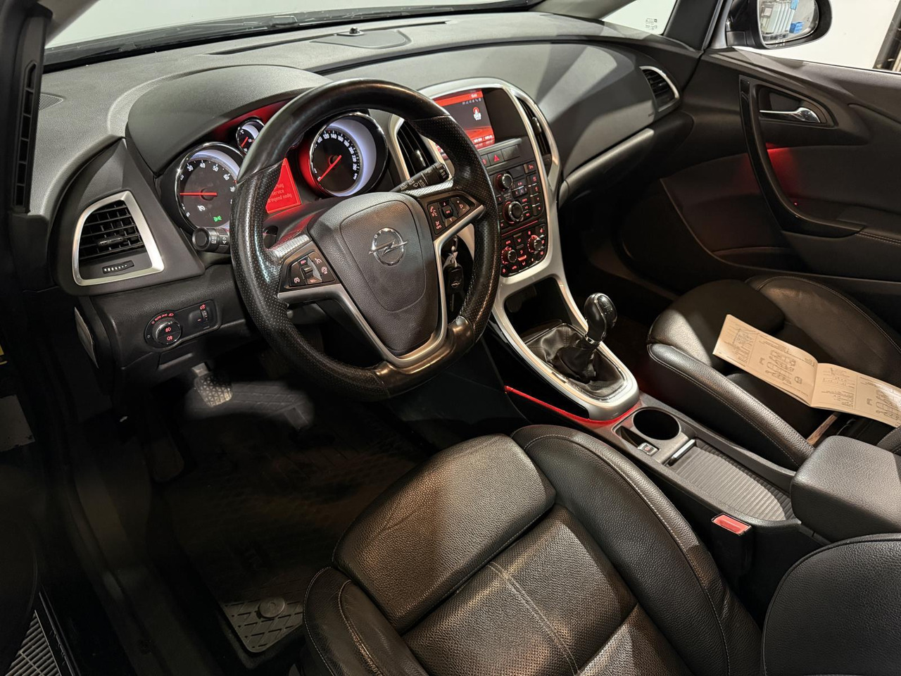 Opel | Astra Sports Tourer | 1.4 Turbo Sport + | 2015 | 218.258 km | HG259B | Logisch - Coche: foto 2 Opel | Astra Sports Tourer | 1.4 Turbo Sport + | 2015 | 218.258 km | HG259B | Logisch - Coche: foto 2