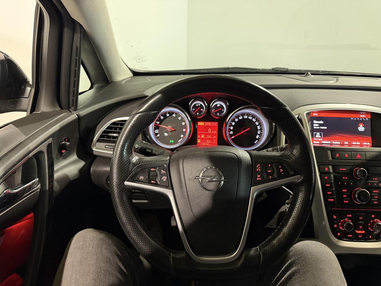 Opel | Astra Sports Tourer | 1.4 Turbo Sport + | 2015 | 218.258 km | HG259B | Logisch - Coche: foto 5 Opel | Astra Sports Tourer | 1.4 Turbo Sport + | 2015 | 218.258 km | HG259B | Logisch - Coche: foto 5