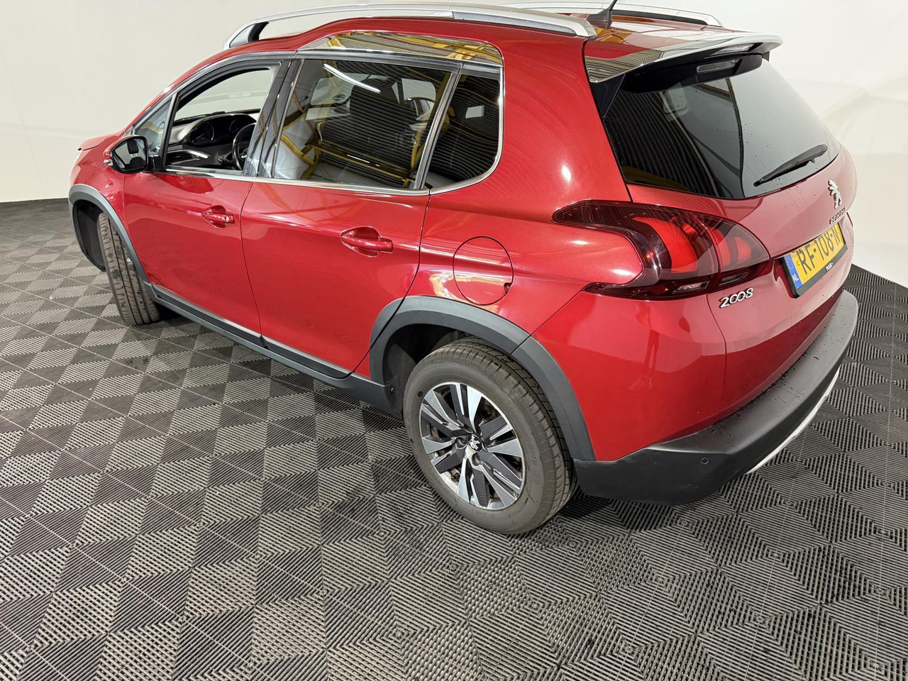 Peugeot 2008 1.2 PureTech Blue Lease Executive RF-108-N 141.645 km - Coche: foto 3 Peugeot 2008 1.2 PureTech Blue Lease Executive RF-108-N 141.645 km - Coche: foto 3