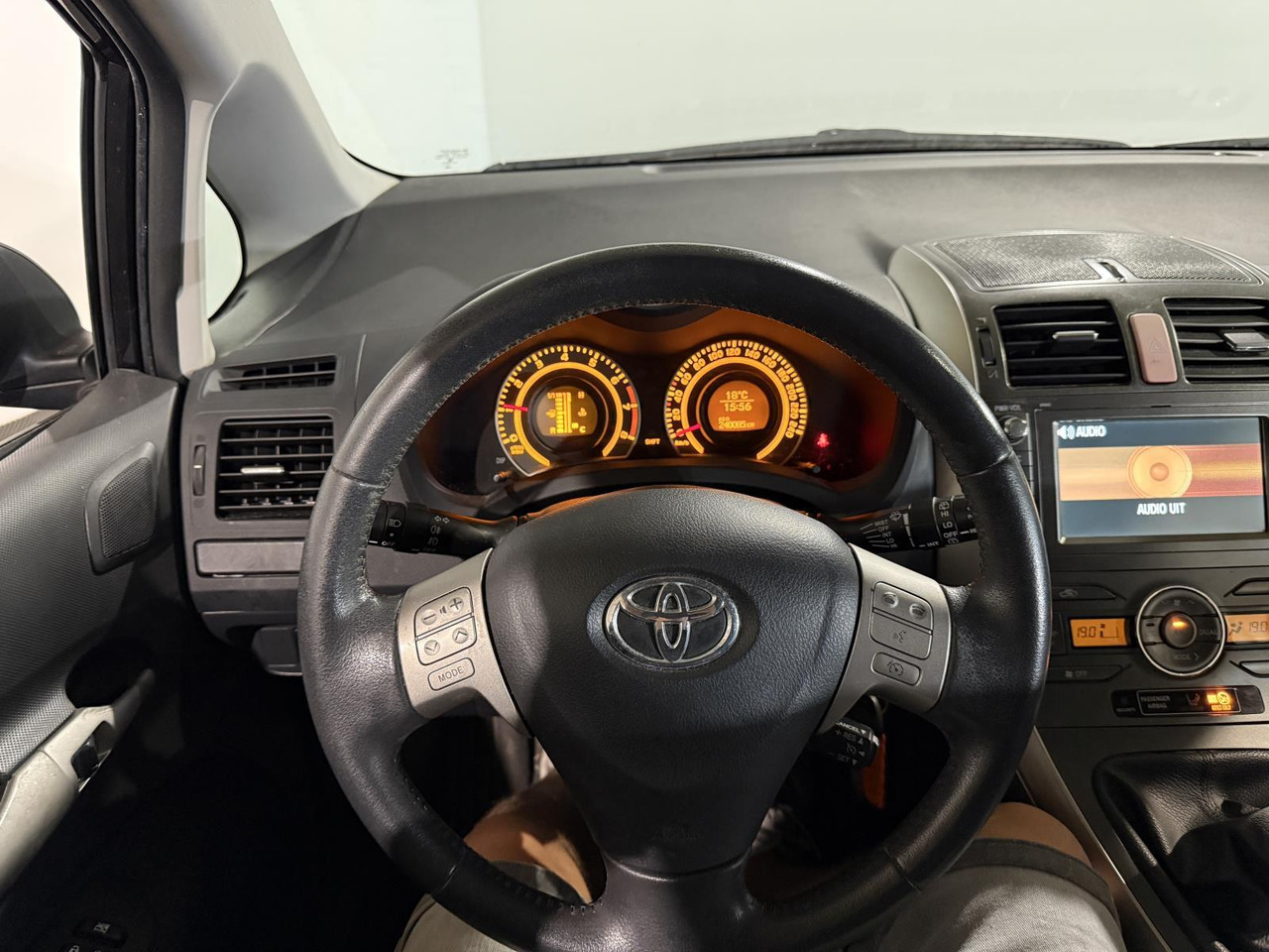 Toyota Auris 1.6-16V Sol Business 25-HHD-6 - Coche: foto 3 Toyota Auris 1.6-16V Sol Business 25-HHD-6 - Coche: foto 3