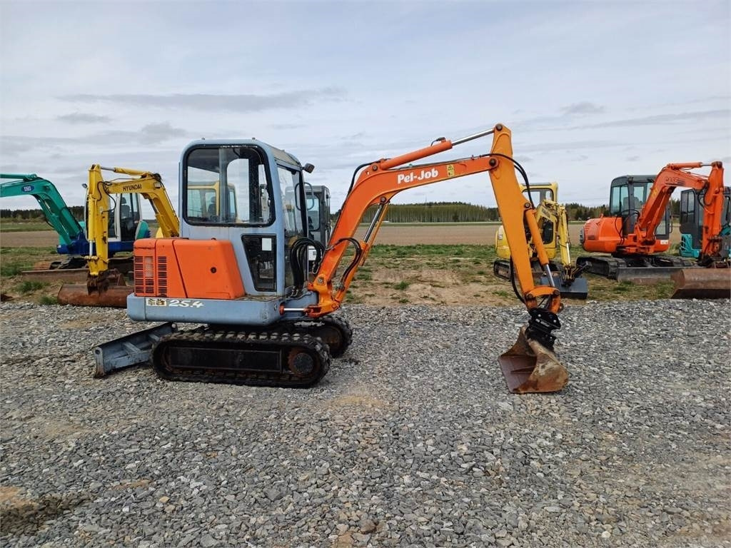 Pel-Job EB25.4 kallistuvalla liittimellä - Miniexcavadora: foto 4 Pel-Job EB25.4 kallistuvalla liittimellä - Miniexcavadora: foto 4