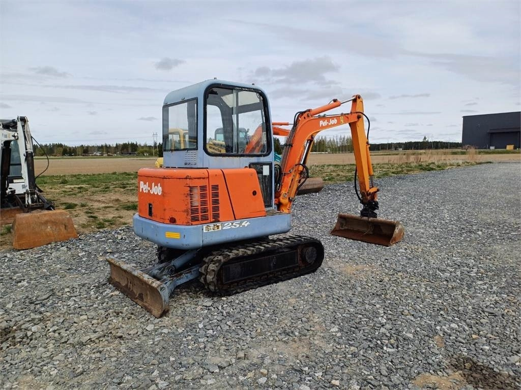 Pel-Job EB25.4 kallistuvalla liittimellä - Miniexcavadora: foto 5 Pel-Job EB25.4 kallistuvalla liittimellä - Miniexcavadora: foto 5