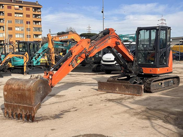 Hitachi ZX65USB - Miniexcavadora: foto 1 Hitachi ZX65USB - Miniexcavadora: foto 1