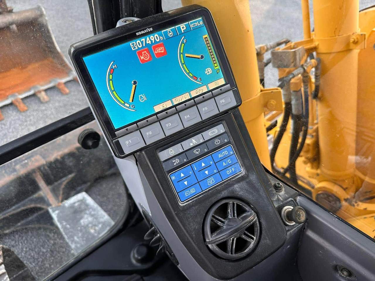 Excavadora de cadenas KOMATSU PC138US-8: foto 16 Excavadora de cadenas KOMATSU PC138US-8: foto 16