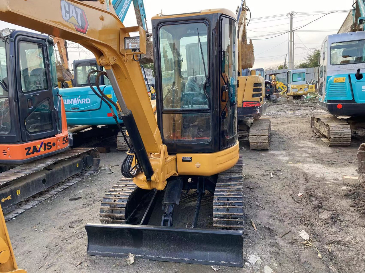 CATERPILLAR 303.5 - Excavadora de cadenas: foto 3 CATERPILLAR 303.5 - Excavadora de cadenas: foto 3