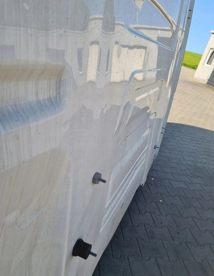 GOŁA SZKIELET POSZYCIE BLACHA RENAULT GAMA T HIGH WYSOKA KABINA - USZKODZONA - Cabina: foto 4 GOŁA SZKIELET POSZYCIE BLACHA RENAULT GAMA T HIGH WYSOKA KABINA - USZKODZONA - Cabina: foto 4