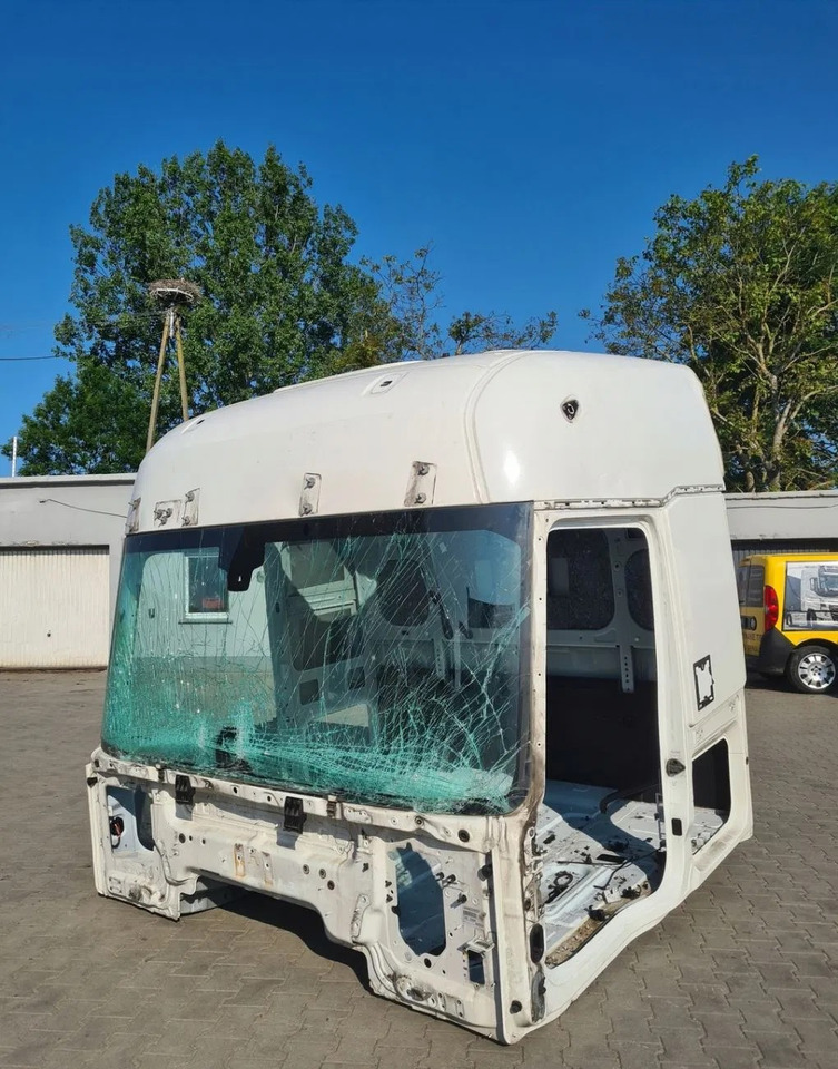 GOŁA SZKIELET POSZYCIE BLACHA RENAULT GAMA T HIGH WYSOKA KABINA - USZKODZONA - Cabina: foto 1 GOŁA SZKIELET POSZYCIE BLACHA RENAULT GAMA T HIGH WYSOKA KABINA - USZKODZONA - Cabina: foto 1