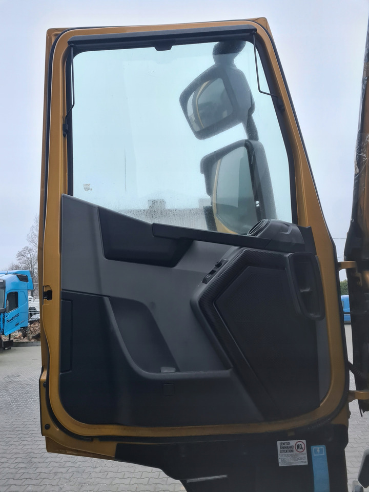 RENAULT DRZWI KOMPLETNE LEWE RENAULT GAMA T K C RANGE - Puerta y piezas para Camión: foto 3 RENAULT DRZWI KOMPLETNE LEWE RENAULT GAMA T K C RANGE - Puerta y piezas para Camión: foto 3