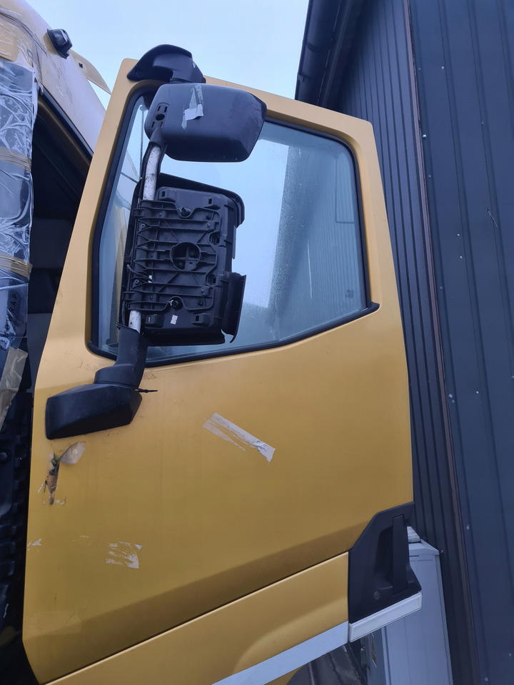 RENAULT DRZWI KOMPLETNE LEWE RENAULT GAMA T K C RANGE - Puerta y piezas para Camión: foto 1 RENAULT DRZWI KOMPLETNE LEWE RENAULT GAMA T K C RANGE - Puerta y piezas para Camión: foto 1