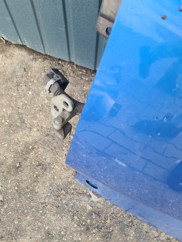 RENAULT DRZWI KOMPLETNE LEWE RENAULT GAMA T RANGE HIGH WYSOKA KABINA - Puerta y piezas para Camión: foto 3 RENAULT DRZWI KOMPLETNE LEWE RENAULT GAMA T RANGE HIGH WYSOKA KABINA - Puerta y piezas para Camión: foto 3