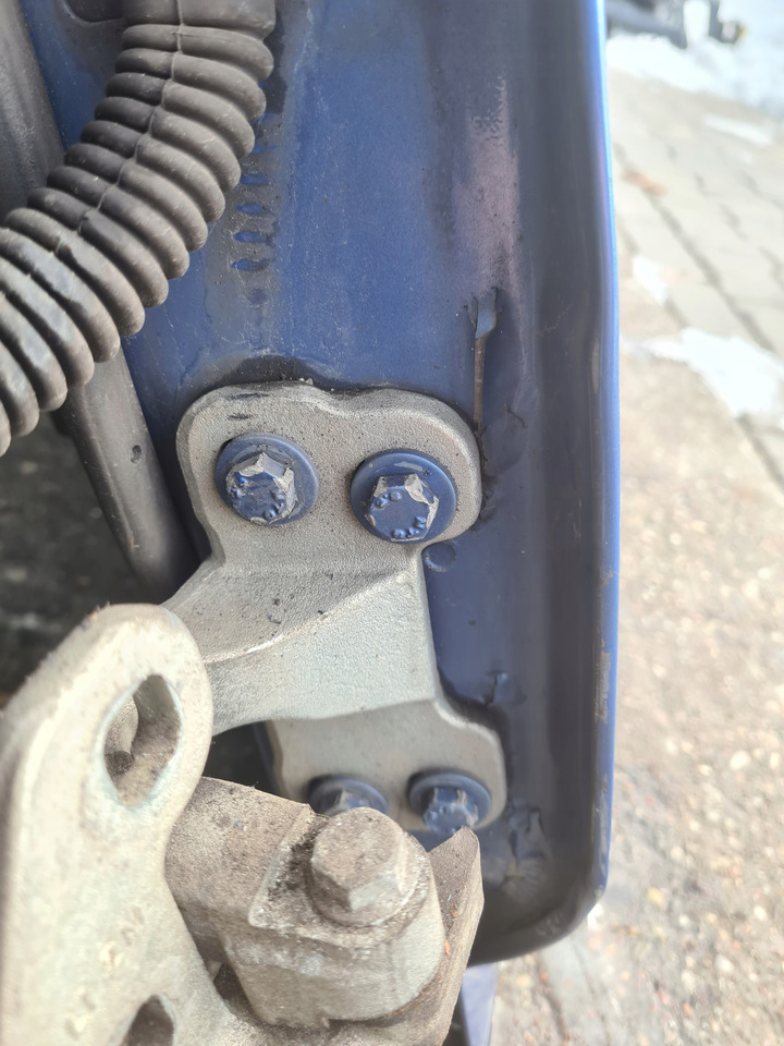 RENAULT DRZWI KOMPLETNE LEWE RENAULT GAMA T RANGE HIGH WYSOKA KABINA - Puerta y piezas para Camión: foto 4 RENAULT DRZWI KOMPLETNE LEWE RENAULT GAMA T RANGE HIGH WYSOKA KABINA - Puerta y piezas para Camión: foto 4