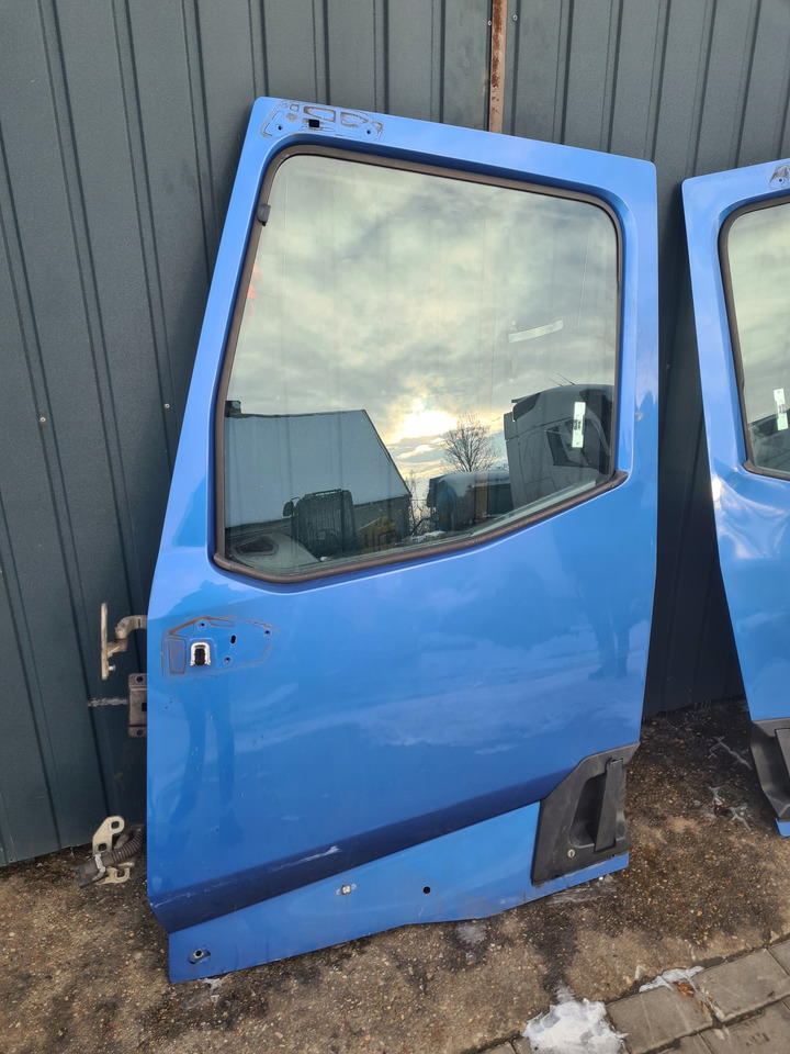 RENAULT DRZWI KOMPLETNE LEWE RENAULT GAMA T RANGE HIGH WYSOKA KABINA - Puerta y piezas para Camión: foto 1 RENAULT DRZWI KOMPLETNE LEWE RENAULT GAMA T RANGE HIGH WYSOKA KABINA - Puerta y piezas para Camión: foto 1