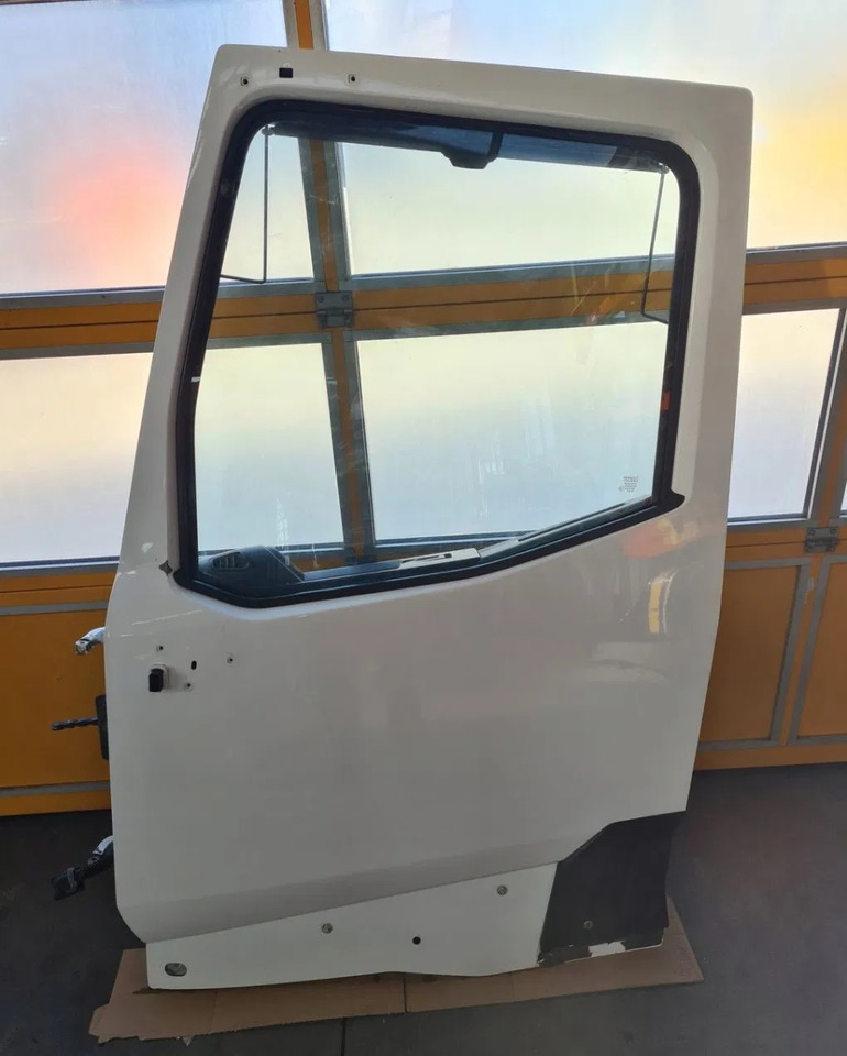 RENAULT DRZWI KOMPLETNE LEWE RENAULT GAMA T RANGE - Puerta y piezas para Camión: foto 1 RENAULT DRZWI KOMPLETNE LEWE RENAULT GAMA T RANGE - Puerta y piezas para Camión: foto 1