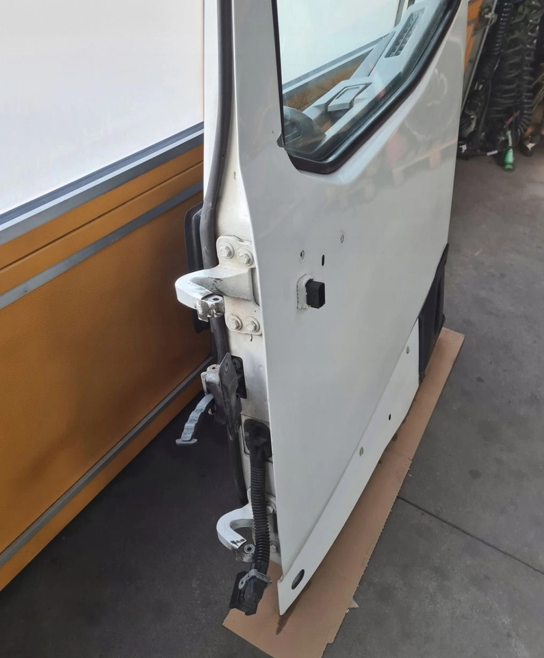 RENAULT DRZWI KOMPLETNE LEWE RENAULT GAMA T RANGE - Puerta y piezas para Camión: foto 4 RENAULT DRZWI KOMPLETNE LEWE RENAULT GAMA T RANGE - Puerta y piezas para Camión: foto 4