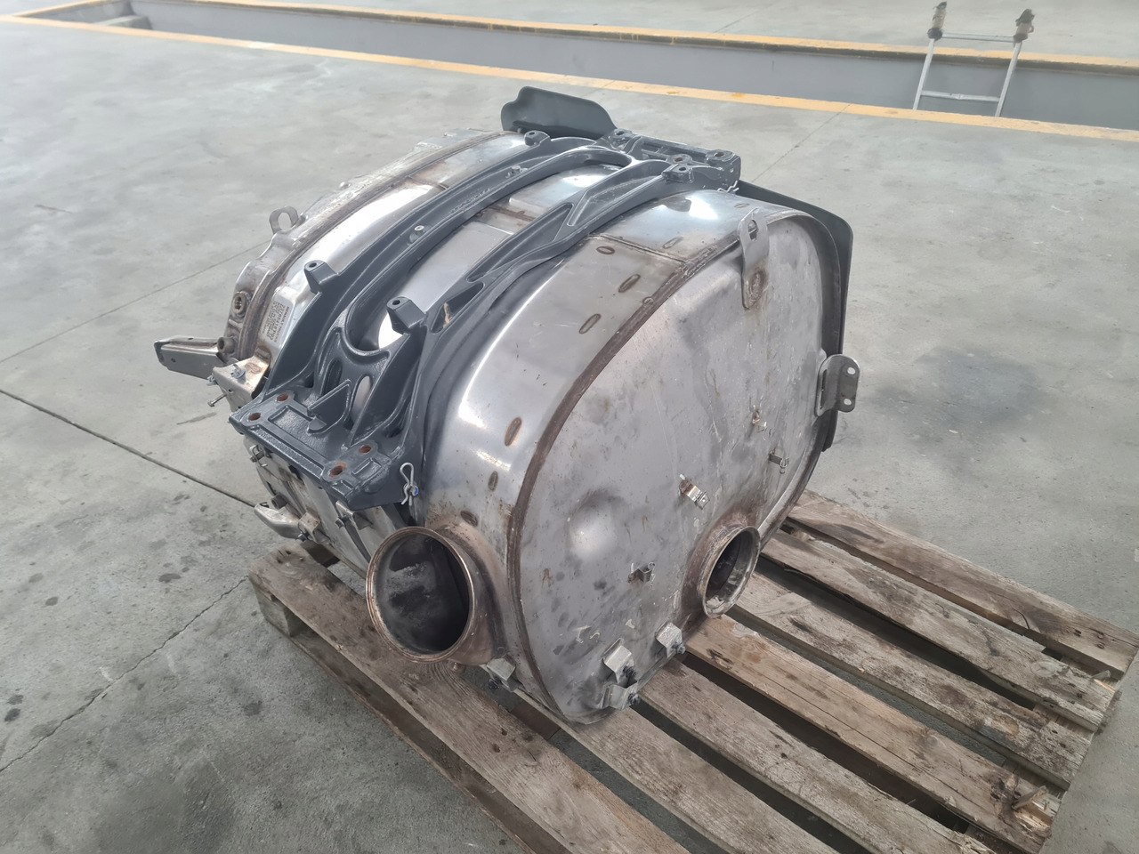 RENAULT KATALIZATOR TŁUMIK DPF FILTR VOLVO FH 5 FM 5 RENAULT GAMA T EVO NOWY MODEL - Convertidor catalítico para Camión: foto 3 RENAULT KATALIZATOR TŁUMIK DPF FILTR VOLVO FH 5 FM 5 RENAULT GAMA T EVO NOWY MODEL - Convertidor catalítico para Camión: foto 3