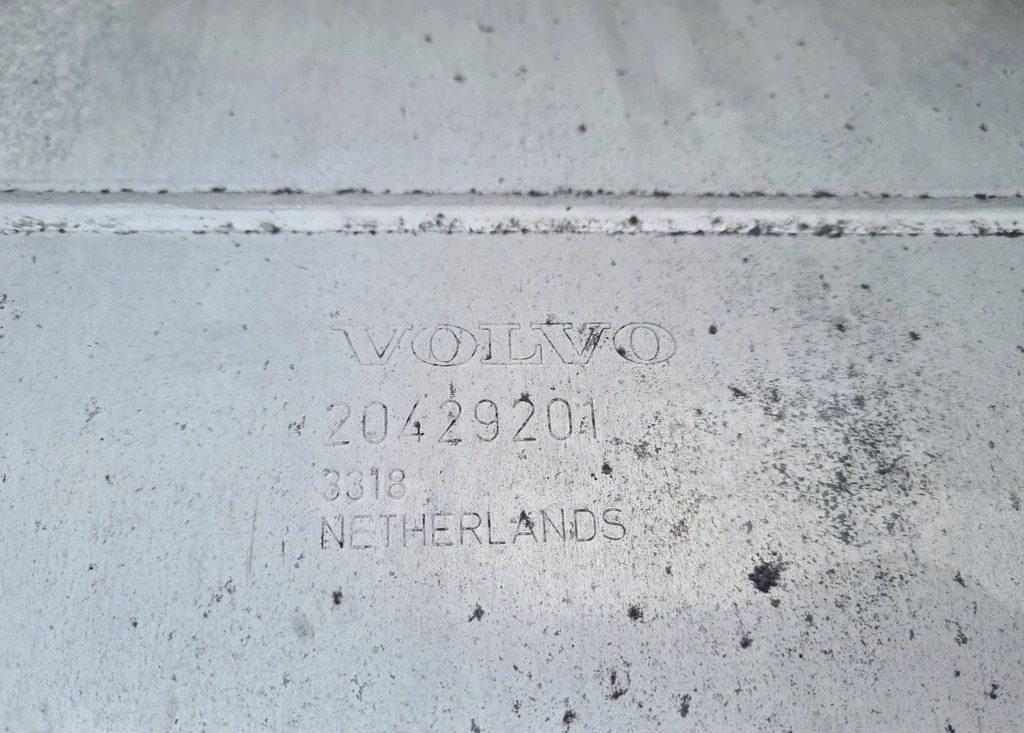 Renault 20429201 Gama T K C Volvo FH FM FL FE FMX LOW DECK - Depósito de combustible: foto 3 Renault 20429201 Gama T K C Volvo FH FM FL FE FMX LOW DECK - Depósito de combustible: foto 3