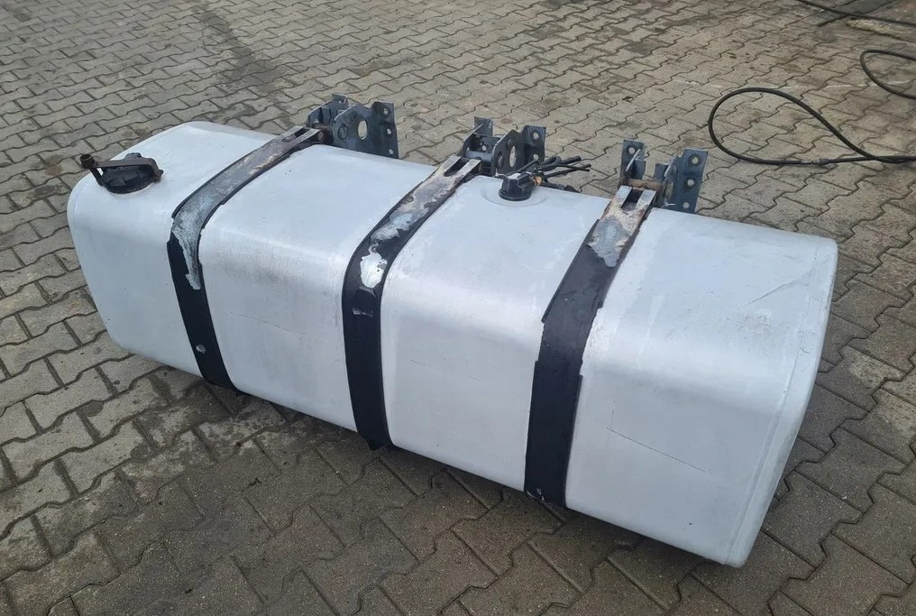 Renault 20429201 Gama T K C Volvo FH FM FL FE FMX LOW DECK - Depósito de combustible: foto 1 Renault 20429201 Gama T K C Volvo FH FM FL FE FMX LOW DECK - Depósito de combustible: foto 1