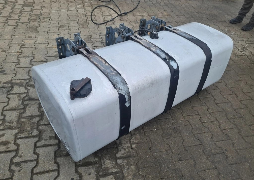 Renault 20429201 Gama T K C Volvo FH FM FL FE FMX LOW DECK - Depósito de combustible: foto 2 Renault 20429201 Gama T K C Volvo FH FM FL FE FMX LOW DECK - Depósito de combustible: foto 2