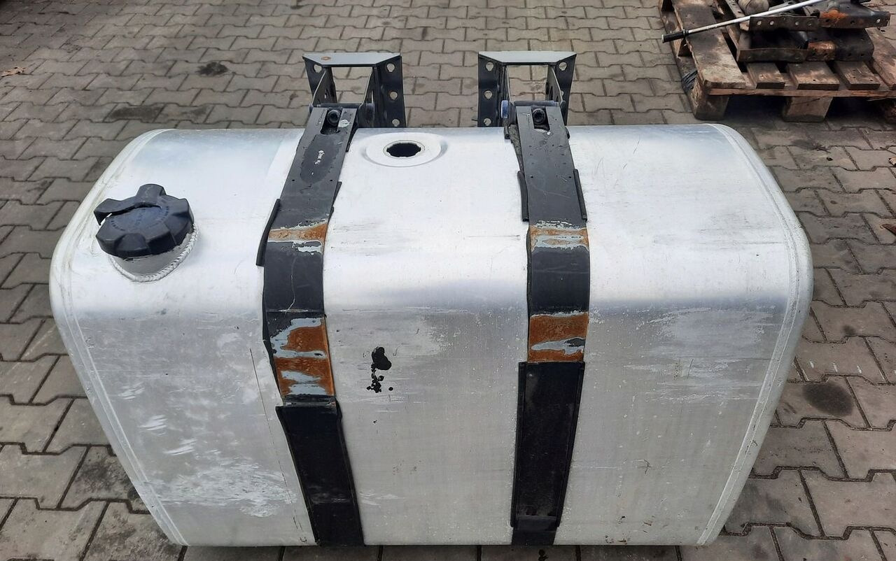 Renault ZBIORNIK PALIWA RENAULT GAMA T RANGE 100/70/70 21655306 - Depósito de combustible para Camión: foto 2 Renault ZBIORNIK PALIWA RENAULT GAMA T RANGE 100/70/70 21655306 - Depósito de combustible para Camión: foto 2