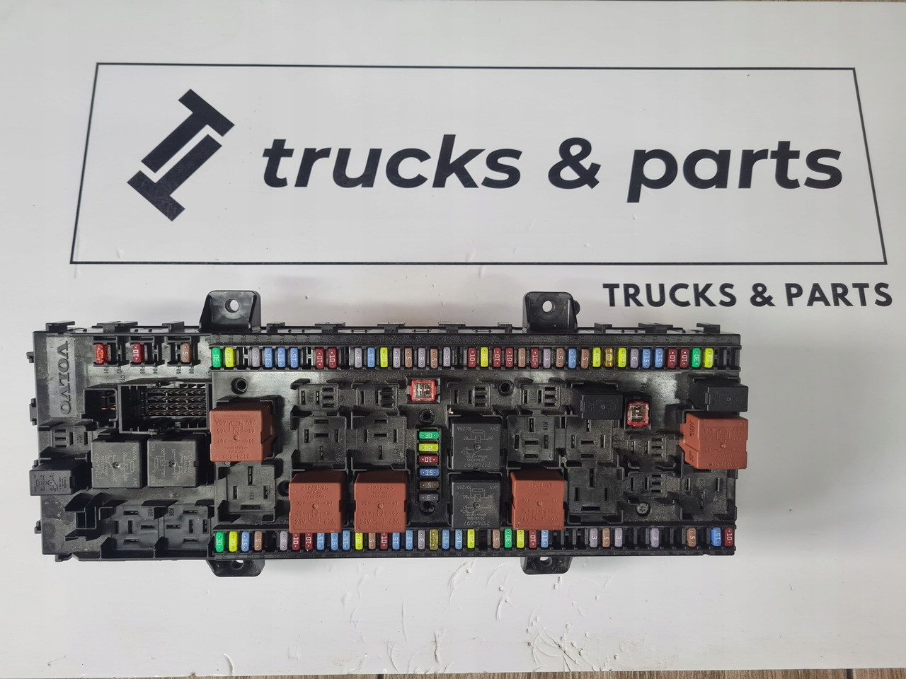 TABLICA PŁYTA SKRZYNKA BEZPIECZNIKÓW VOLVO FH 5 FM 5 FMX 23050388-P02 - Fusible: foto 1 TABLICA PŁYTA SKRZYNKA BEZPIECZNIKÓW VOLVO FH 5 FM 5 FMX 23050388-P02 - Fusible: foto 1