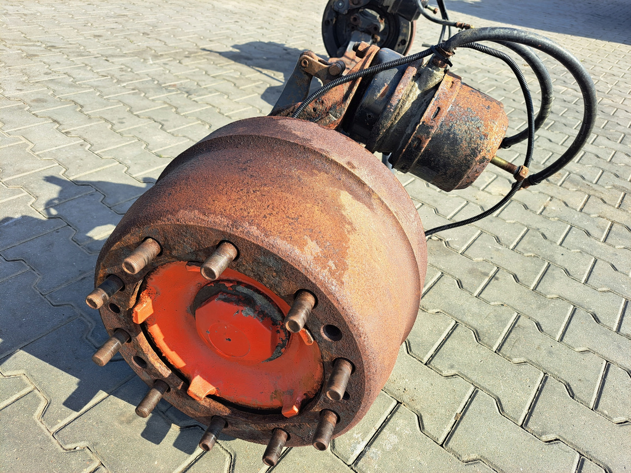 VOLVO BELKA OŚ PRZEDNIA ZWROTNICE BĘBNY PIASTY VOLVO FH FM 9 12 13 16 - Eje delantero para Camión: foto 4 VOLVO BELKA OŚ PRZEDNIA ZWROTNICE BĘBNY PIASTY VOLVO FH FM 9 12 13 16 - Eje delantero para Camión: foto 4