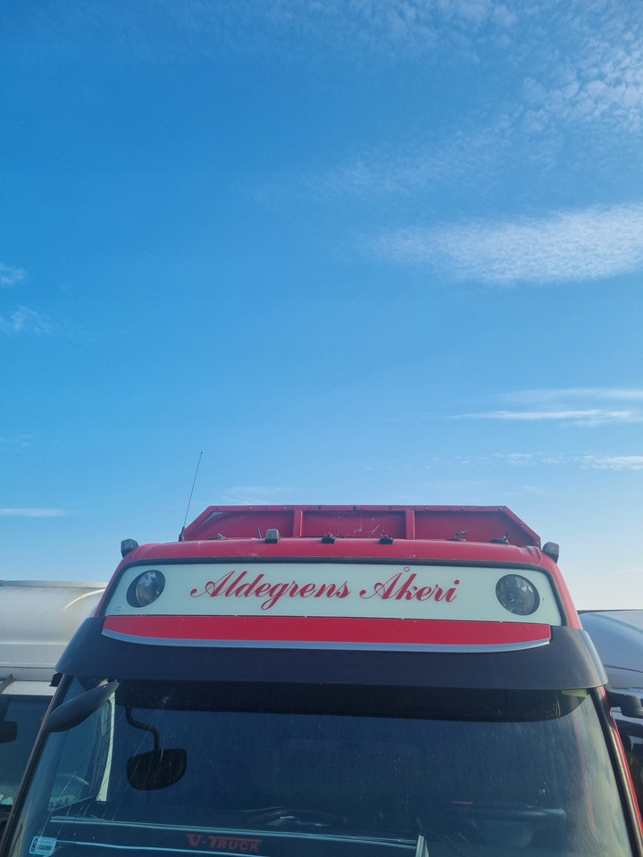 VOLVO BLENDA DASZEK OSŁONA PRZECIWSŁONECZNA MOCOWANIA VOLVO FH 13 16 LIFT - Visera parasol para Camión: foto 1 VOLVO BLENDA DASZEK OSŁONA PRZECIWSŁONECZNA MOCOWANIA VOLVO FH 13 16 LIFT - Visera parasol para Camión: foto 1