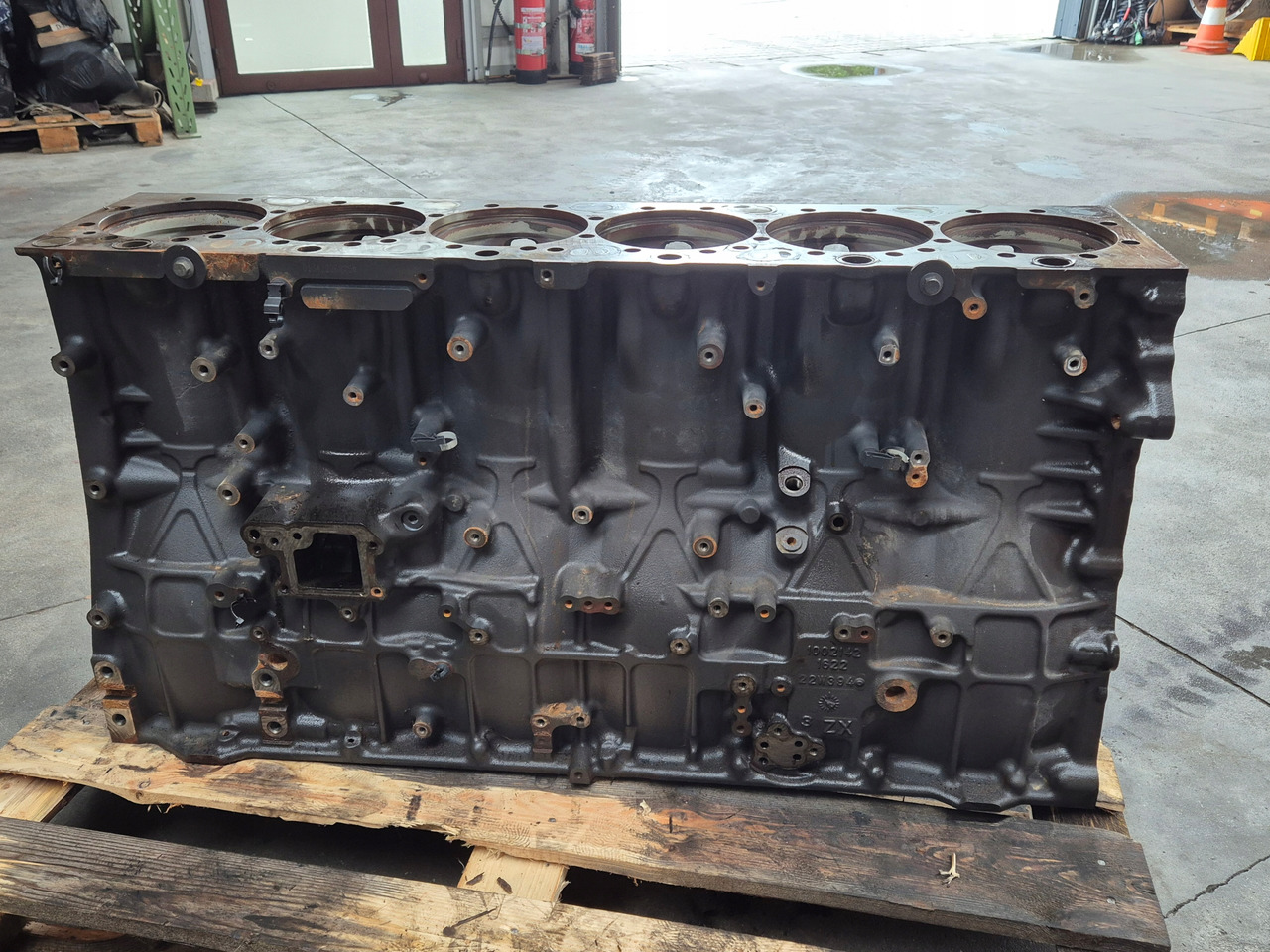 VOLVO BLOK SILNIKA RENAULT GAMA RANGE T EVO TURBOCOMPOUND VOLVO FH 5 D13K 2226825 K8 - Bloque de cilindros para Camión: foto 2 VOLVO BLOK SILNIKA RENAULT GAMA RANGE T EVO TURBOCOMPOUND VOLVO FH 5 D13K 2226825 K8 - Bloque de cilindros para Camión: foto 2