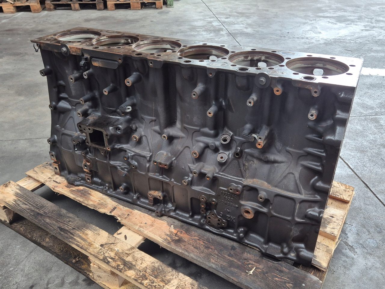 VOLVO BLOK SILNIKA RENAULT GAMA RANGE T EVO TURBOCOMPOUND VOLVO FH 5 D13K 2226825 K8 - Bloque de cilindros para Camión: foto 1 VOLVO BLOK SILNIKA RENAULT GAMA RANGE T EVO TURBOCOMPOUND VOLVO FH 5 D13K 2226825 K8 - Bloque de cilindros para Camión: foto 1