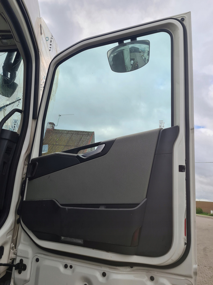 VOLVO DRZWI KOMPLETNE PRAWE VOLVO FH 5 ORYGINAŁ 1103 - Puerta y piezas: foto 3 VOLVO DRZWI KOMPLETNE PRAWE VOLVO FH 5 ORYGINAŁ 1103 - Puerta y piezas: foto 3
