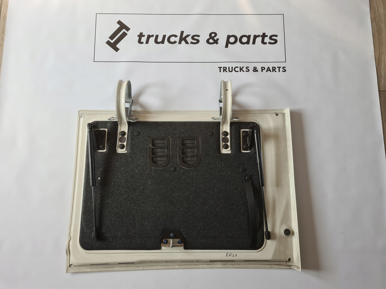 VOLVO KLAPA SCHOWKA DRZWICZKI ZAWIASY PRAWE KOMPLETNE VOLVO FH 4 FH 5 1103 - Carrocería y exterior para Camión: foto 5 VOLVO KLAPA SCHOWKA DRZWICZKI ZAWIASY PRAWE KOMPLETNE VOLVO FH 4 FH 5 1103 - Carrocería y exterior para Camión: foto 5