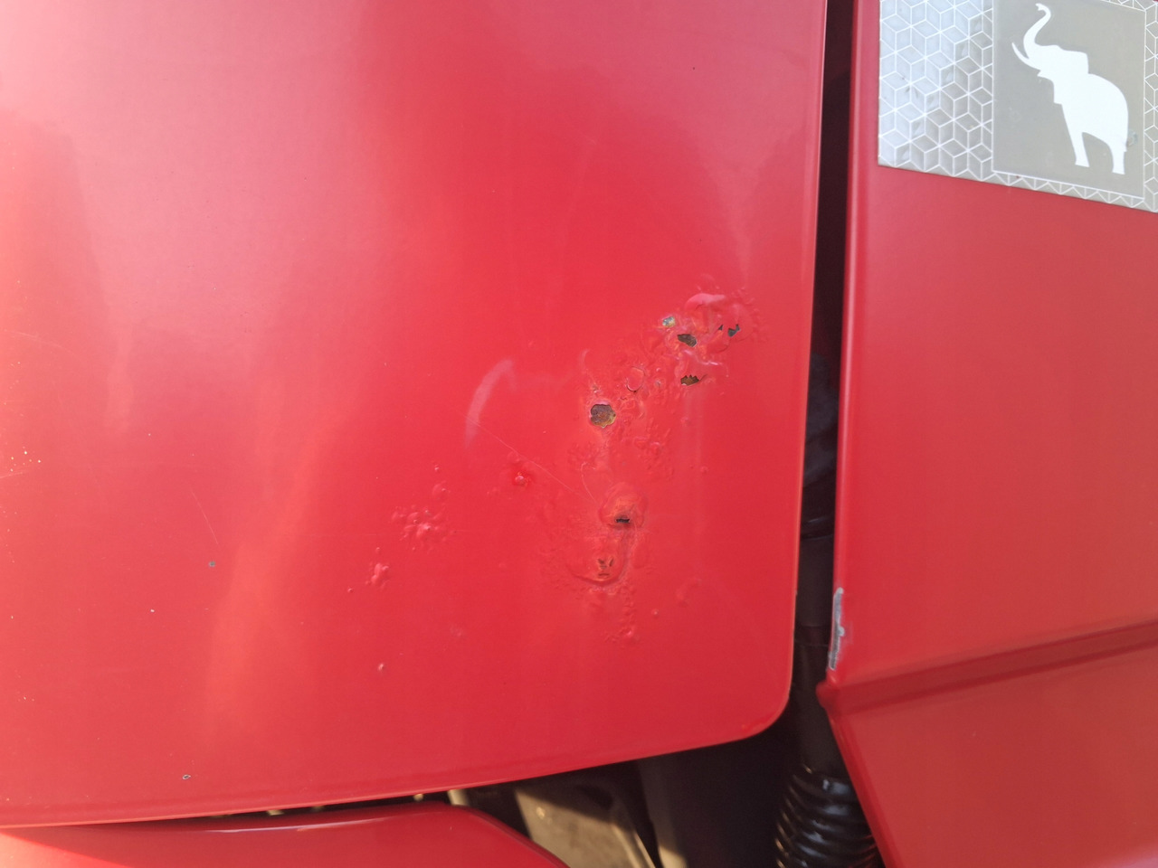 VOLVO MASKA KOMPLETNA GÓRNA ATRAPA KABINY VOLVO FM 4 FMX EURO 6 - Capota para Camión: foto 3 VOLVO MASKA KOMPLETNA GÓRNA ATRAPA KABINY VOLVO FM 4 FMX EURO 6 - Capota para Camión: foto 3