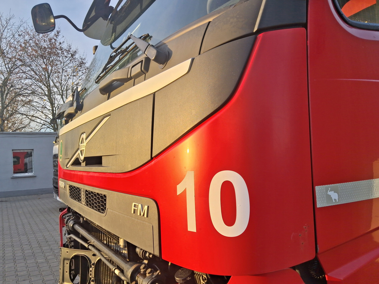 VOLVO MASKA KOMPLETNA GÓRNA ATRAPA KABINY VOLVO FM 4 FMX EURO 6 - Capota para Camión: foto 2 VOLVO MASKA KOMPLETNA GÓRNA ATRAPA KABINY VOLVO FM 4 FMX EURO 6 - Capota para Camión: foto 2