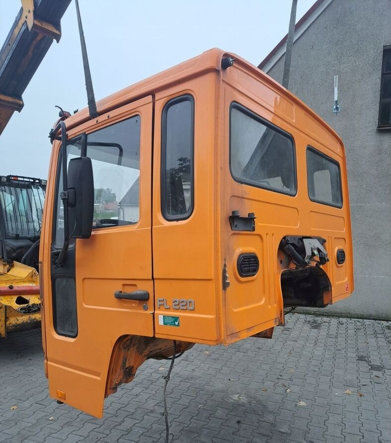 Volvo FL 6 00-06 - Cabina para Camión: foto 3 Volvo FL 6 00-06 - Cabina para Camión: foto 3