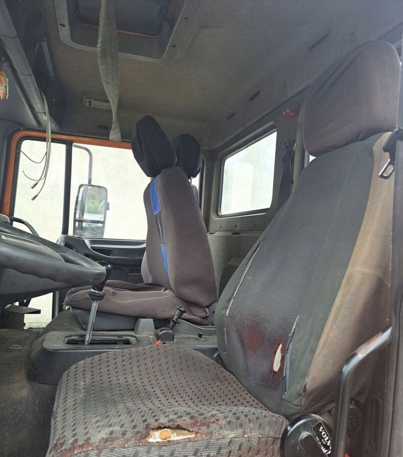 Volvo FL 6 00-06 - Cabina para Camión: foto 4 Volvo FL 6 00-06 - Cabina para Camión: foto 4