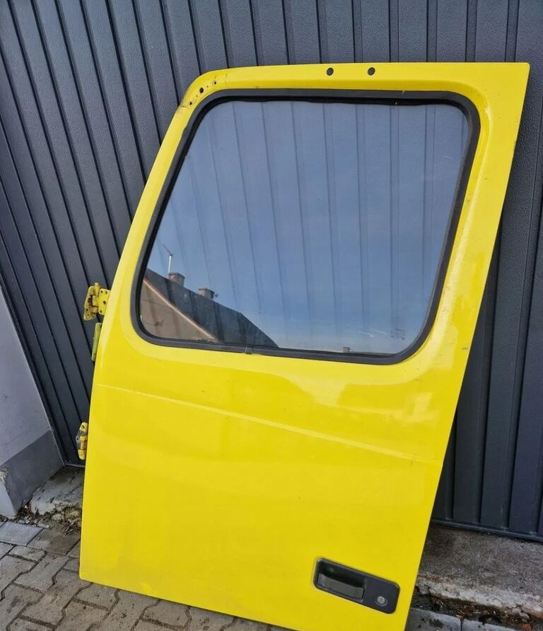 Volvo KOMPLETNE LEWE FH 12 13 Volvo FH 12 13 - Puerta y piezas para Camión: foto 1 Volvo KOMPLETNE LEWE FH 12 13 Volvo FH 12 13 - Puerta y piezas para Camión: foto 1