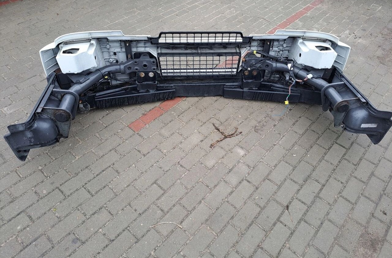 Volvo KOMPLETNY Z LAMPAMI BELKA STOPNIE FL EURO 5 Volvo - Parachoques para Camión: foto 4 Volvo KOMPLETNY Z LAMPAMI BELKA STOPNIE FL EURO 5 Volvo - Parachoques para Camión: foto 4