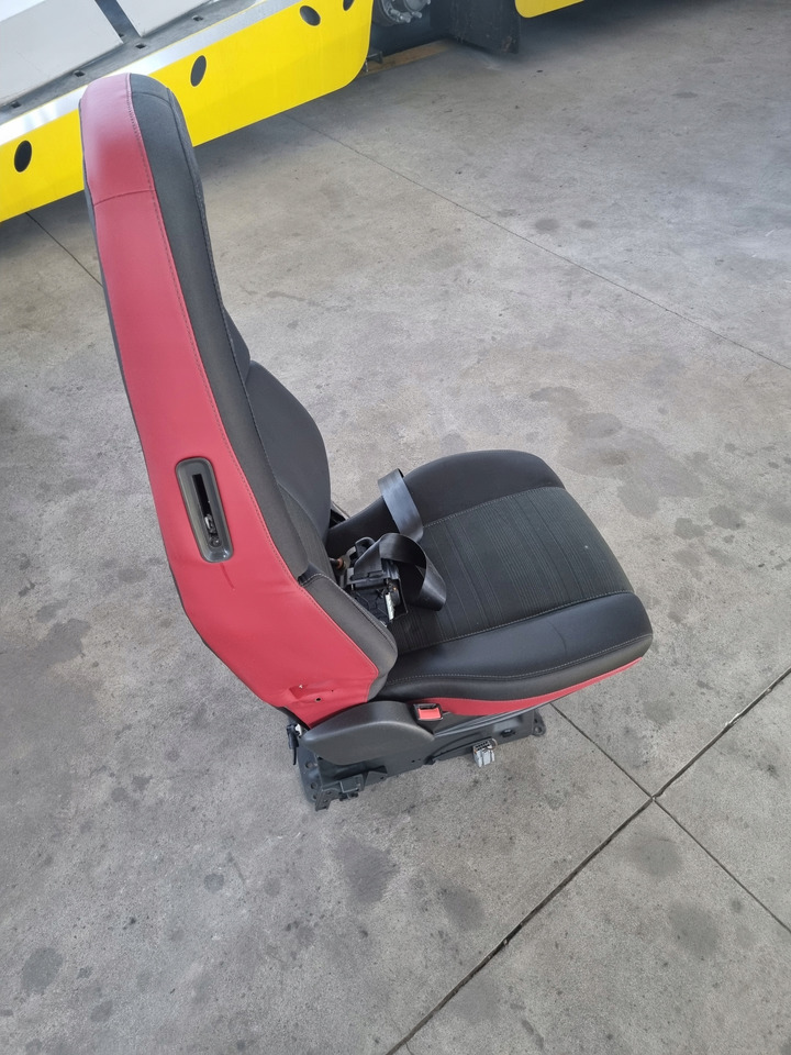 Volvo PNEUMATYCZNY KIEROWCY LEWY FH 4 FM 4 MANUAL Volvo FOTEL PNEUMATYCZNY KIEROWCY LEWY VOLVO FH 4 FM 4 MANUAL - Asiento para Camión: foto 2 Volvo PNEUMATYCZNY KIEROWCY LEWY FH 4 FM 4 MANUAL Volvo FOTEL PNEUMATYCZNY KIEROWCY LEWY VOLVO FH 4 FM 4 MANUAL - Asiento para Camión: foto 2