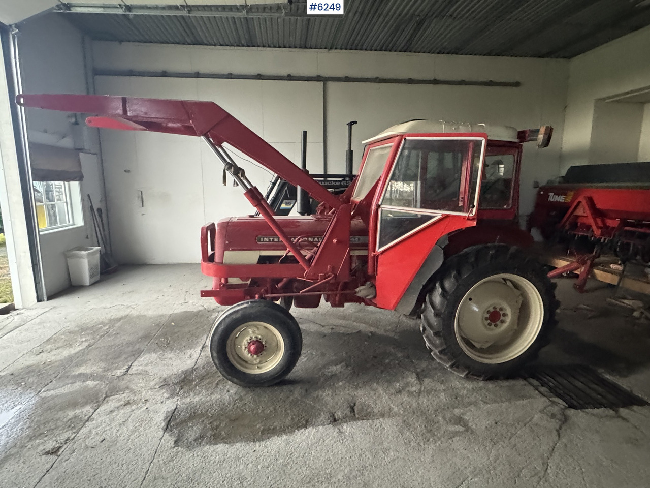 1973 International 444 w/ Bjørnerud loader and bucket. WATCH VIDEO - Tractor: foto 2 1973 International 444 w/ Bjørnerud loader and bucket. WATCH VIDEO - Tractor: foto 2