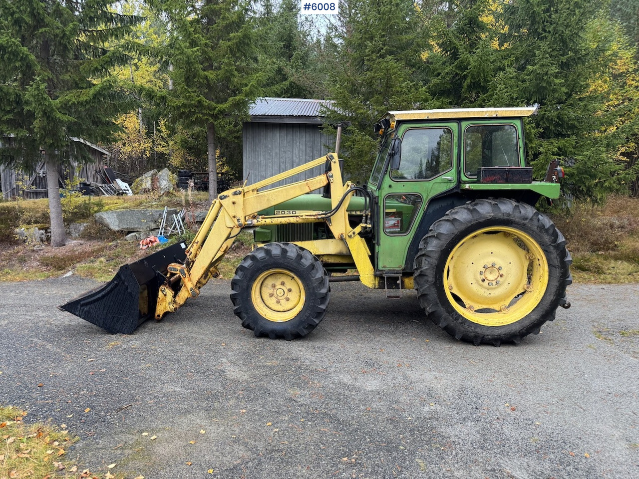 1977 John Deere 2030 w/ front loader, bucket and chains. - Tractor: foto 1 1977 John Deere 2030 w/ front loader, bucket and chains. - Tractor: foto 1