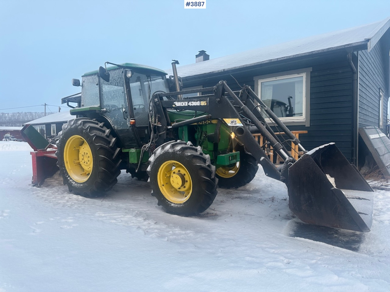 1987 John Deere Power Synchron 2450 4x4 w/ Quicke 4300 front loader, snow blower and gravel bucket. WATCH VIDEO. - Tractor: foto 1 1987 John Deere Power Synchron 2450 4x4 w/ Quicke 4300 front loader, snow blower and gravel bucket. WATCH VIDEO. - Tractor: foto 1