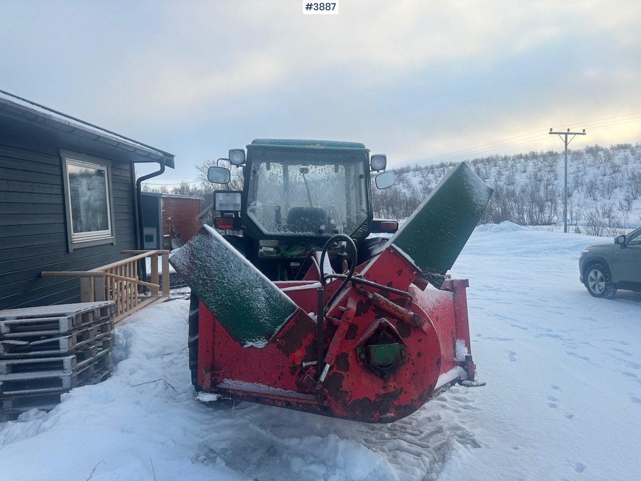 1987 John Deere Power Synchron 2450 4x4 w/ Quicke 4300 front loader, snow blower and gravel bucket. WATCH VIDEO. - Tractor: foto 4 1987 John Deere Power Synchron 2450 4x4 w/ Quicke 4300 front loader, snow blower and gravel bucket. WATCH VIDEO. - Tractor: foto 4