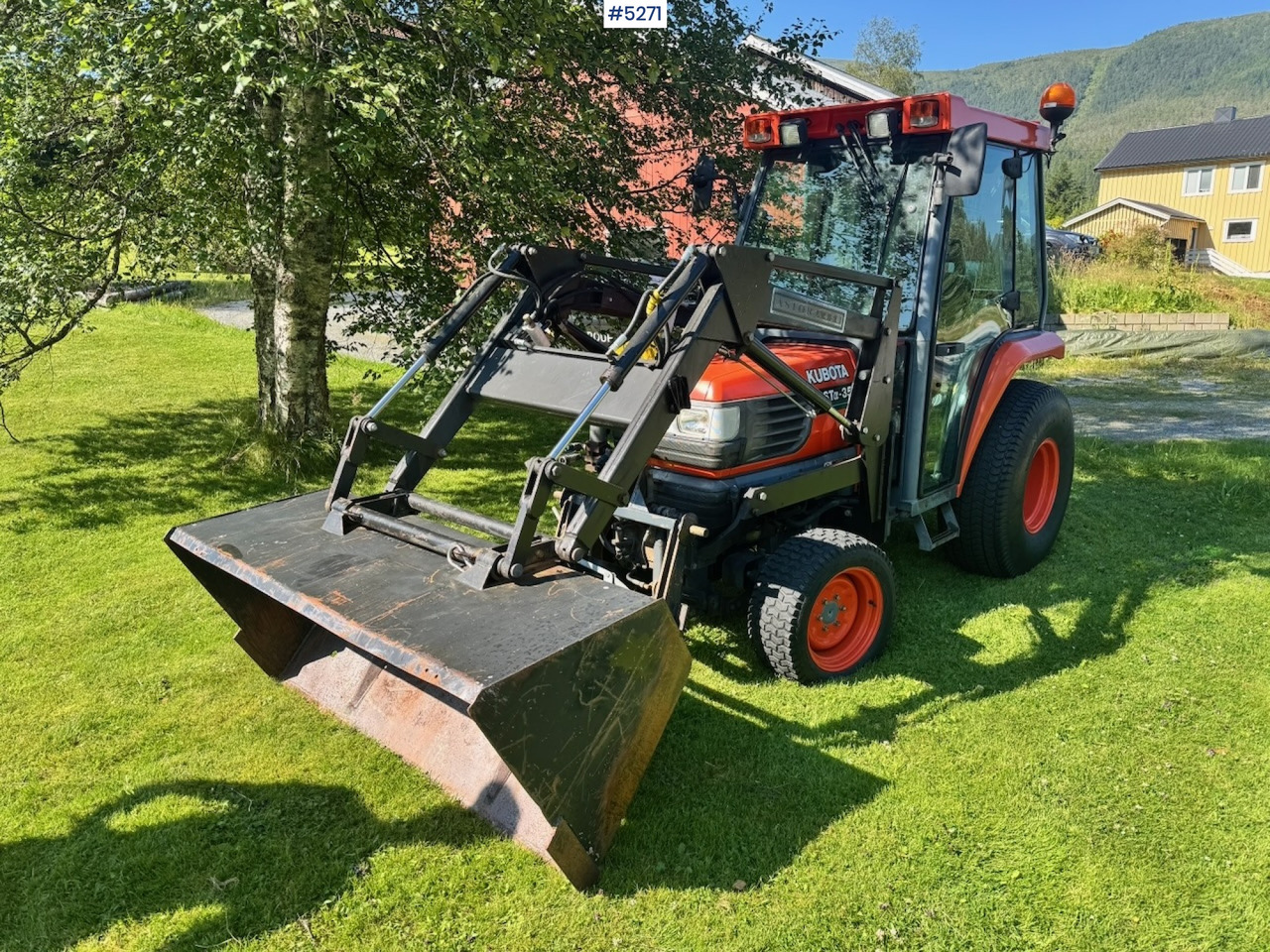 2004 Kubota STA-35 Tractor w/ Bucket. 2100 hours! - Tractor: foto 2 2004 Kubota STA-35 Tractor w/ Bucket. 2100 hours! - Tractor: foto 2